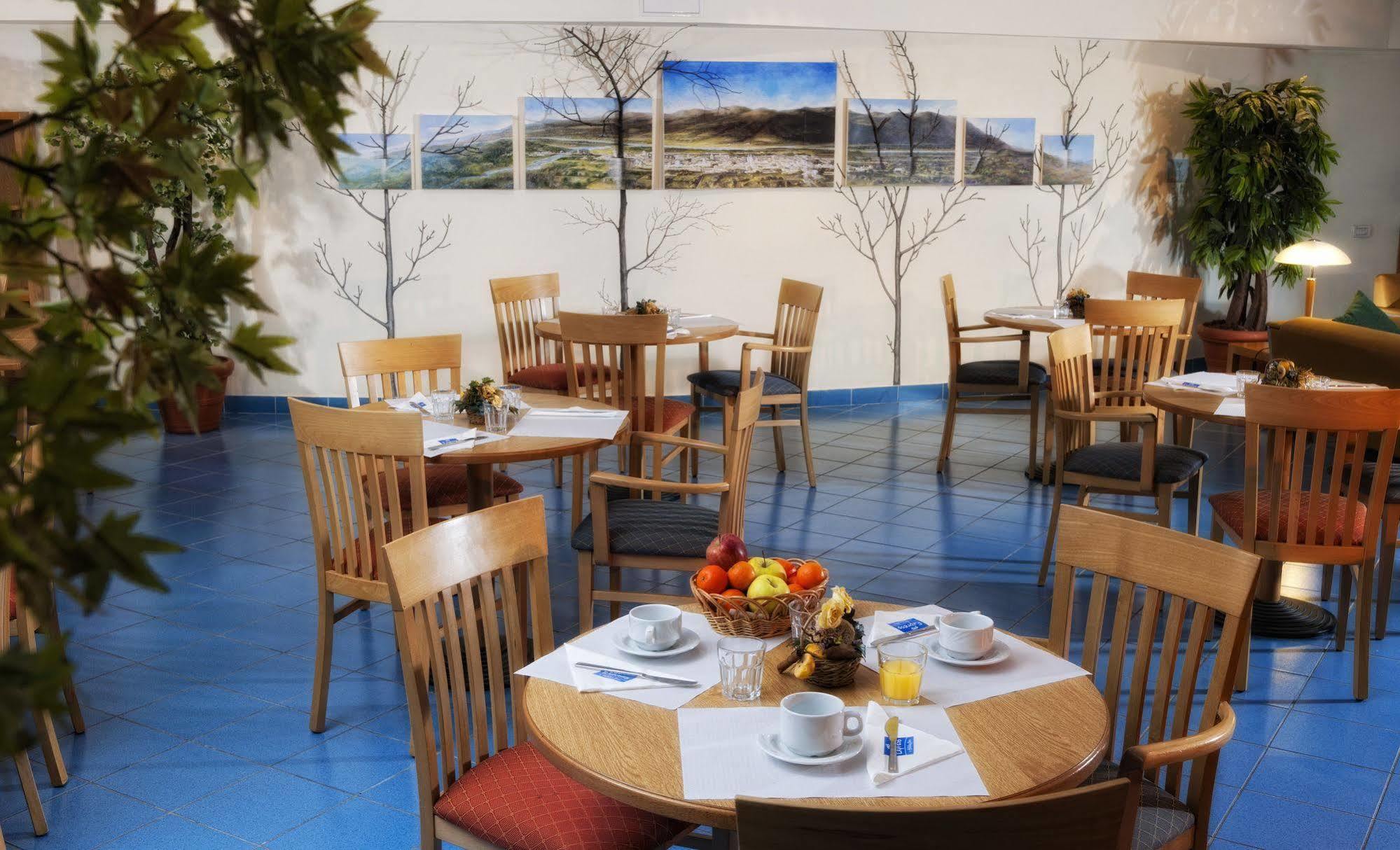 Hotel Express Aosta East 3*